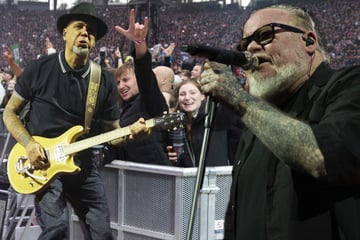 Leipzig: Böhse Onkelz in Leipzig: Spektakulärer 360-Grad-Rockgottesdienst auf heiligem Rasen