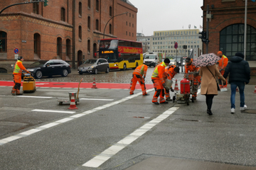 Provisorium wird dauerhaft: 3,70 Meter breiter Radfahrstreifen in der HafenCity
