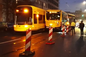 Unfall am Bahnhof Mitte: Bus und Bahn zusammengekracht!