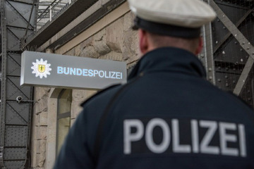 Köln: Polizistinnen am Kölner Hauptbahnhof bespuckt und beleidigt: "Ihr F*tzen!"
