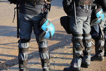 Groß-Razzia in München: 530 Beamte marschieren zeitgleich in 40 Läden