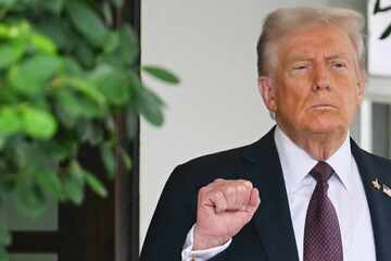 Trump meets with key Democrats in last-gasp effort to prevent government shutdown