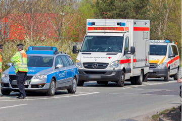 Dresden: Radfahrer von Auto erfasst und schwer verletzt