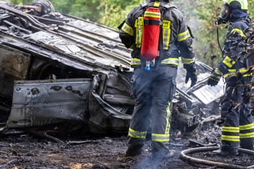 Unfall A3: Schwerer Unfall auf der A3: Volvo brennt lichterloh