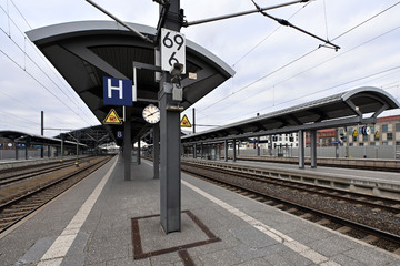 Tote Person zwischen Gleisen: Hauptbahnhof Erfurt am Samstagmorgen gesperrt