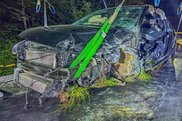VW kracht in Gegenverkehr: Zwei teils schwer verletzte Frauen