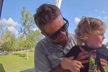 Als Mutter dank Türkamera hört, was Vater zu Sohn sagt, ist sie sprachlos