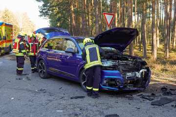 Autodieb versucht zu flüchten: Verfolgungsjagd endet mit Crash