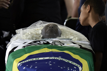 Pelé's coffin attracts thousands of fans at Santos stadium