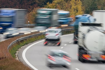 Unfall A3: Unfall auf der A3: Sechs Autos krachen in Baustelle aufeinander