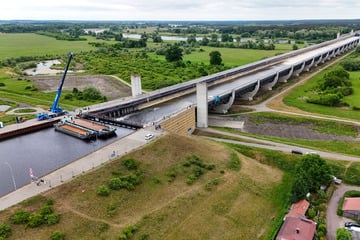 Trogbrücke bei Magdeburg wird wieder mit Wasser befüllt
