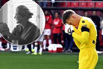 Hunderte Wunderkerzen für verstorbene Mama: Fans rühren trauernden Torwart zu Tränen