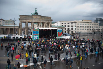 Berlin: "Berlin Climate Aid": Demo und Konzert mit Beatsteaks, Element of Crime, Grönemeyer und Co.