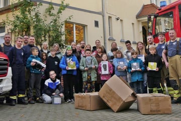 Leipzig: Feuerwehr überrascht Kinderheim: Bewegende Aktion in Wurzen