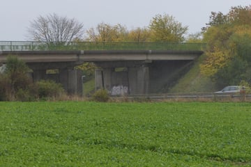 Einschränkungen für Autofahrer: Sächsische A14-Brücke wird plattgemacht
