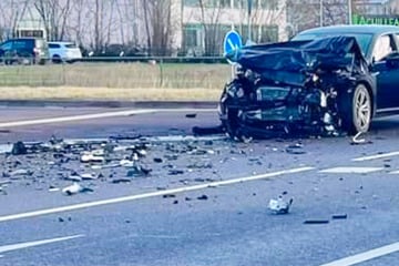 Fehler beim Abbiegen: Acht Verletzte bei Frontal-Crash, darunter vier Kinder