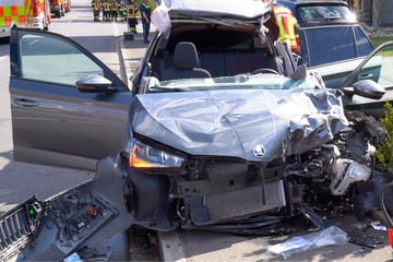 Nach Frontal-Unfall mit Lkw: Zweijährige kämpft auf Intensivstation um ihr Leben