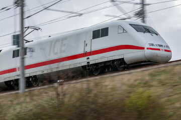 ICE auf Schnellfahrstrecke liegengeblieben: Über 200 Reisende müssen evakuiert werden!