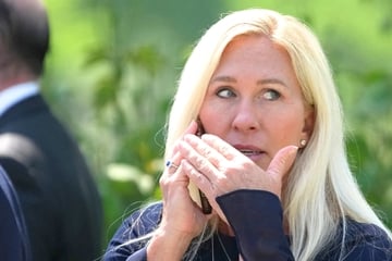 Marjorie Taylor Greene threatens to call cops on reporter: "You're harassing me!"