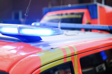 Ekelhaft! Sanitäterin will jungem Mann helfen und wird angespuckt