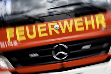 NINA-Warnung ausgelöst: Lagerhalle in Bornheim in Flammen
