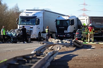 Massencrash auf A3! Fahrbahn Richtung Köln noch immer voll gesperrt - zwei Schwerverletzte