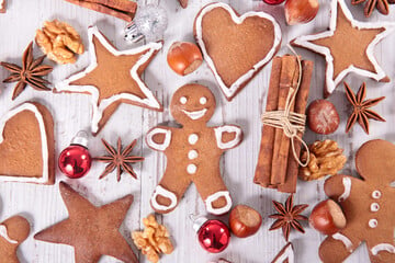 Lebkuchen-Plätzchen: Einfaches Rezept für würzige Kekse mit Zuckerguss