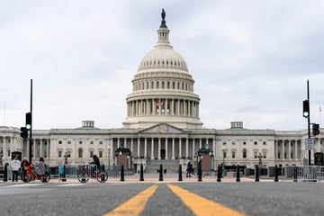 Police arrest man keeping arsenal of weapons in vehicle outside Capitol building