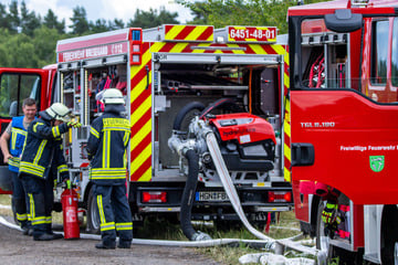 Gartenlaube brennt lichterloh: Drei Männer verletzt