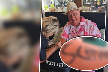 Leipzig: Was steht da? Kleingartensheriff präsentiert besonderes Tattoo