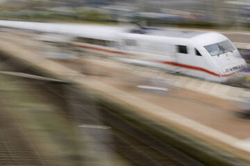 Bei 300 km/h! Jugendlicher zwingt ICE zur Notbremsung