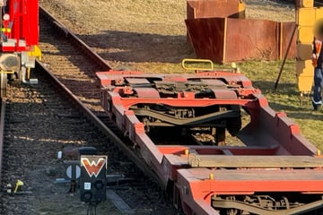 Güterwagen rollen in Dresdner Bahnhof unkontrolliert los: Züge müssen warten
