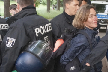 "Tag der Jugend"-Demo in Leipzig: Politikerin Juliane Nagel von Polizei abgeführt!