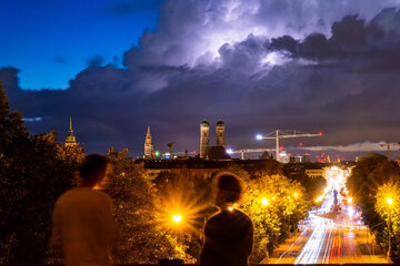 Kaltfront ohne Abkühlung? Gewitter entspannen Bayern kaum, bis zu 37 Grad erwartet