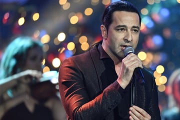 Bülent Ceylan warnt auf der Bühne vor Panik: "Demokratie braucht Klarheit"