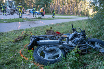 Horror-Unfall! Radlader-Fahrer übersieht Motorrad: 67-Jähriger sofort tot