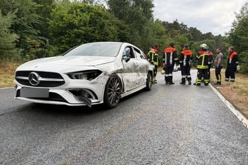 Unfall-Chaos auf Bundesstraße: Lkw verliert über sechs Kilometer unbemerkt Öl