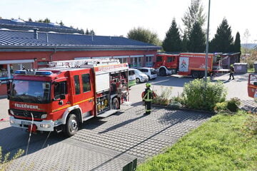Feuerwehreinsatz im Erzgebirge: Brand in Verteilerraum ausgebrochen
