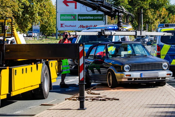 Fahrer von VW Golf Cabrio stirbt nach Unfall in Wiesbaden