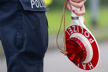 Leipzig: Verfolgungsjagd durch Leipzig: Zugedröhnter Mann rast durch Baustelle