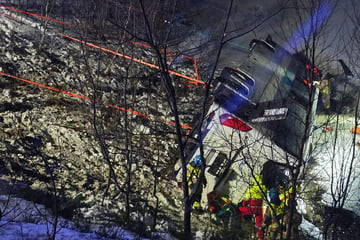 Schrecklicher Bus-Unfall on Weihnachtstag: Three Tote and more Schwerverletzte