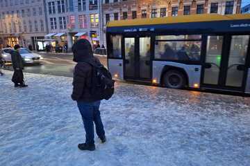 Leipzig: Not-OP nach Angriff im Leipziger Osten: Opfer rettet sich schwer verletzt in Linienbus