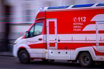 Acht Verletzte! 94-Jährige fährt auf Parkplatz mehrere Passanten an