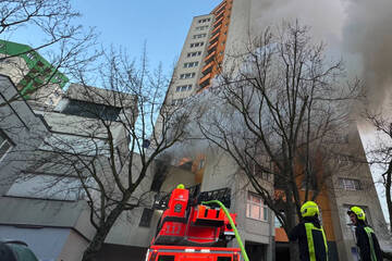 Berlin: Hochhausbrand in Spandau: Feuerwehrmann verunglückt bei Großeinsatz