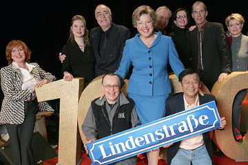 Hohe Auszeichnung: "Lindenstraße"-Stars werden von NRW-Chef geehrt