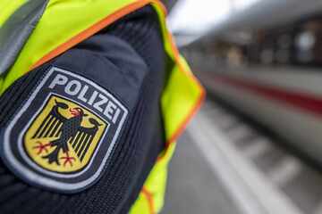 Zugbegleiter angegriffen: 100 Reisende müssen ICE verlassen