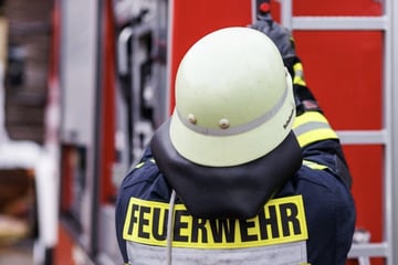 Brandstiftung im fünften Stock: Wohnungen evakuiert und zwangsgeöffnet