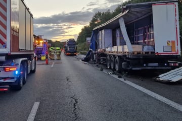 Autotransporter erfasst Lkw-Fahrer auf Standstreifen: Mann verliert Leben