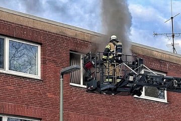 Anwohner alarmieren die Feuerwehr: Wohnungsbrand im zweiten Obergeschoss