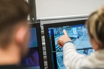 München: Waffen-Alarm in S-Bahn! "Scherz" hat fatale Folgen und teures Nachspiel